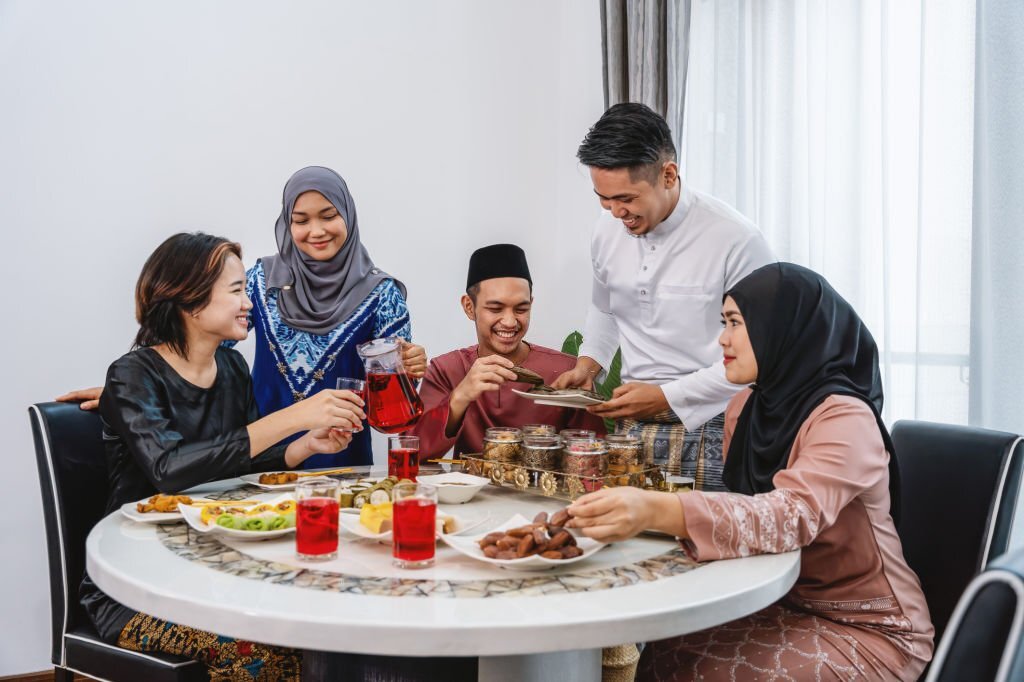 family enjoying hari raya snacks