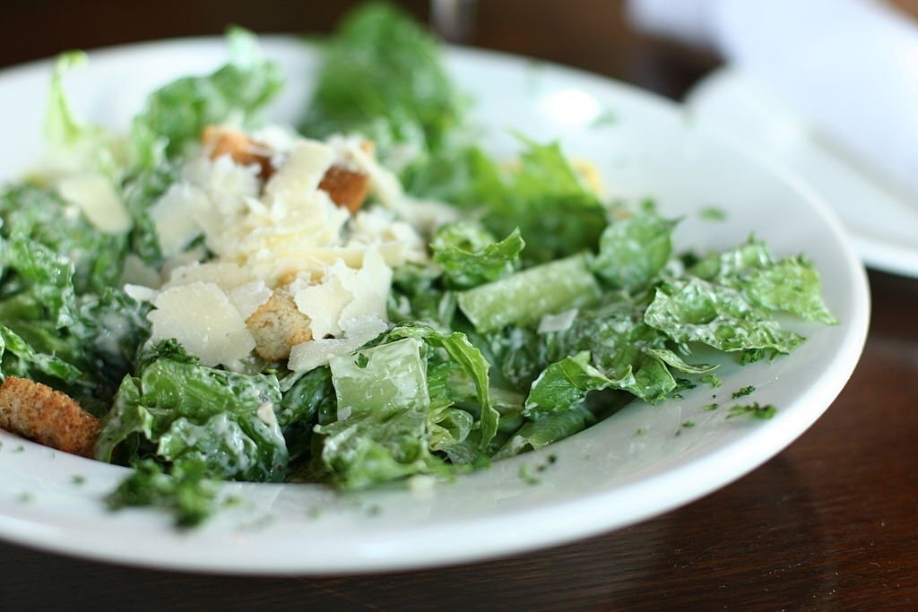 ceasar salad with cheese stick